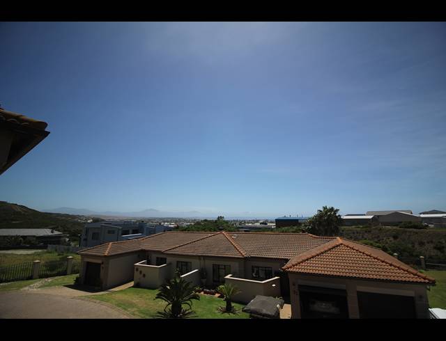 3 BEDROOM TOWNHOUSE FOR SALE IN ISLAND VIEW